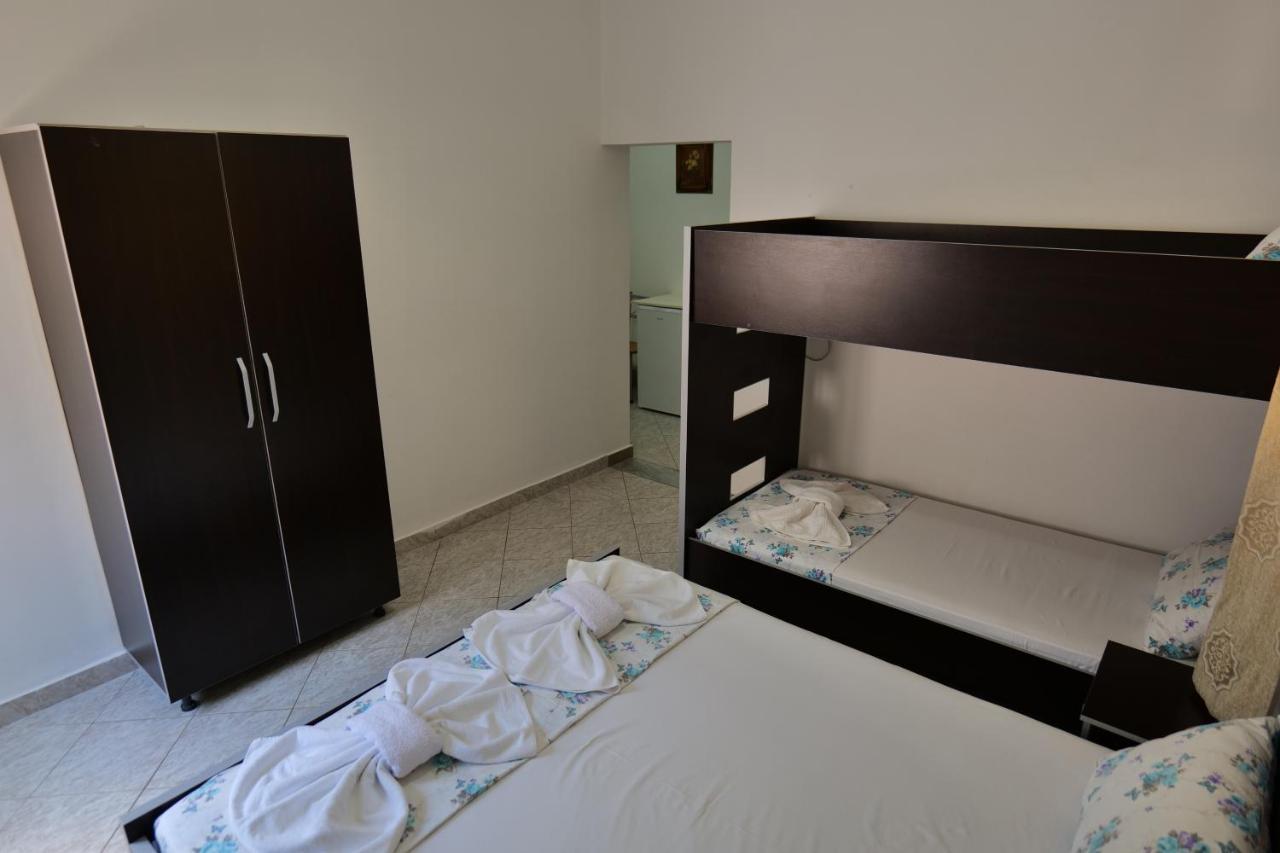 Vila Panorama Piqeras Bed & Breakfast Exterior photo